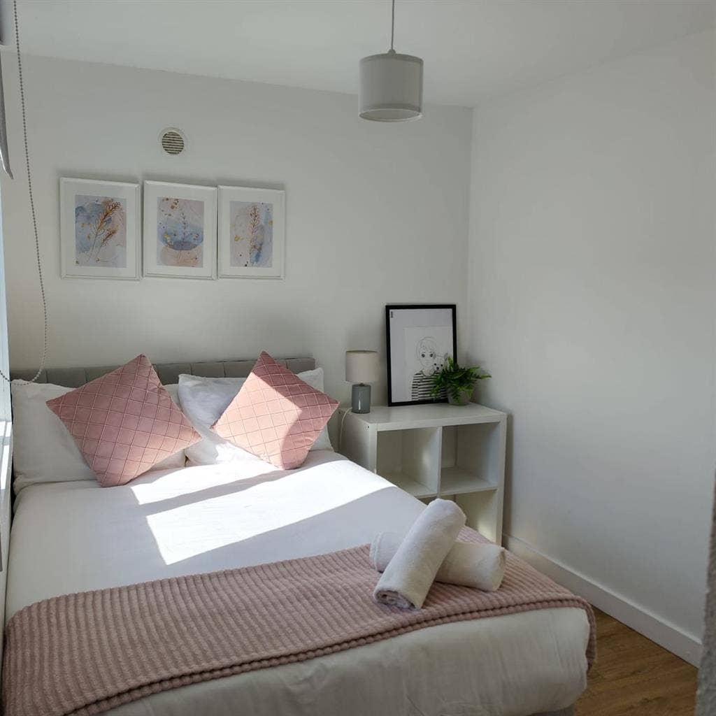 Room to let Galway 
5 days a week