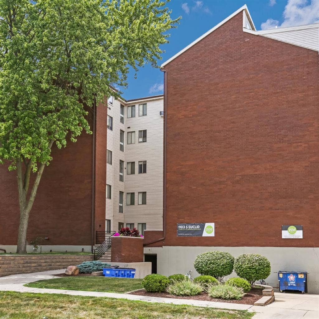 SPRING 
’ Sublease in 
Champaign