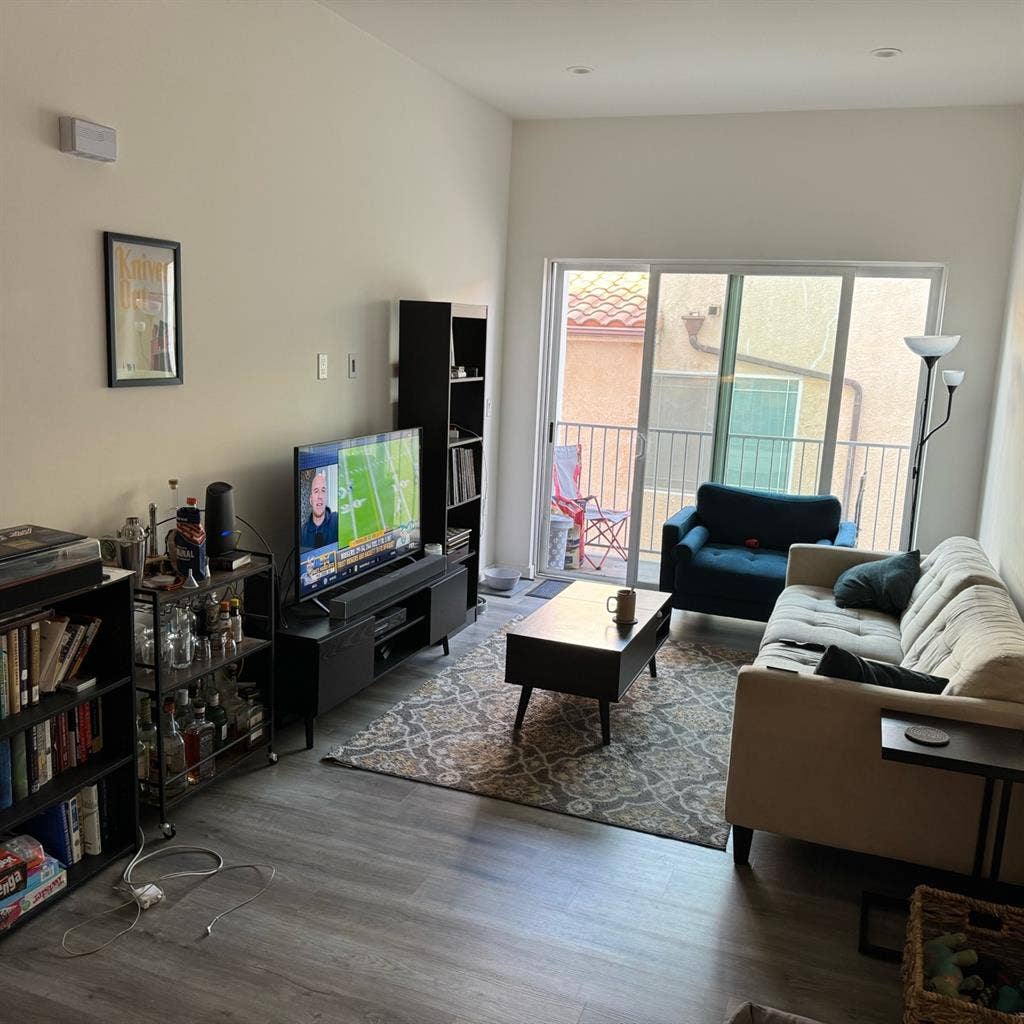 Room for rent starting November