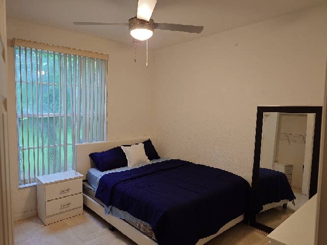 Furnished room! In Pembroke Pines