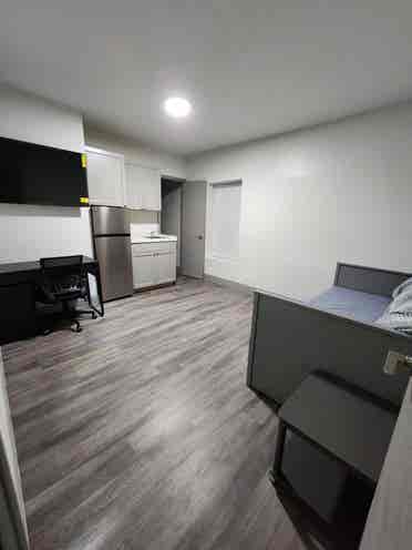 Business studio/ apartment. Longwoo