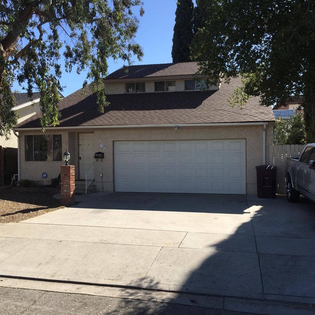 Bedroom in the Heart of Glendale.