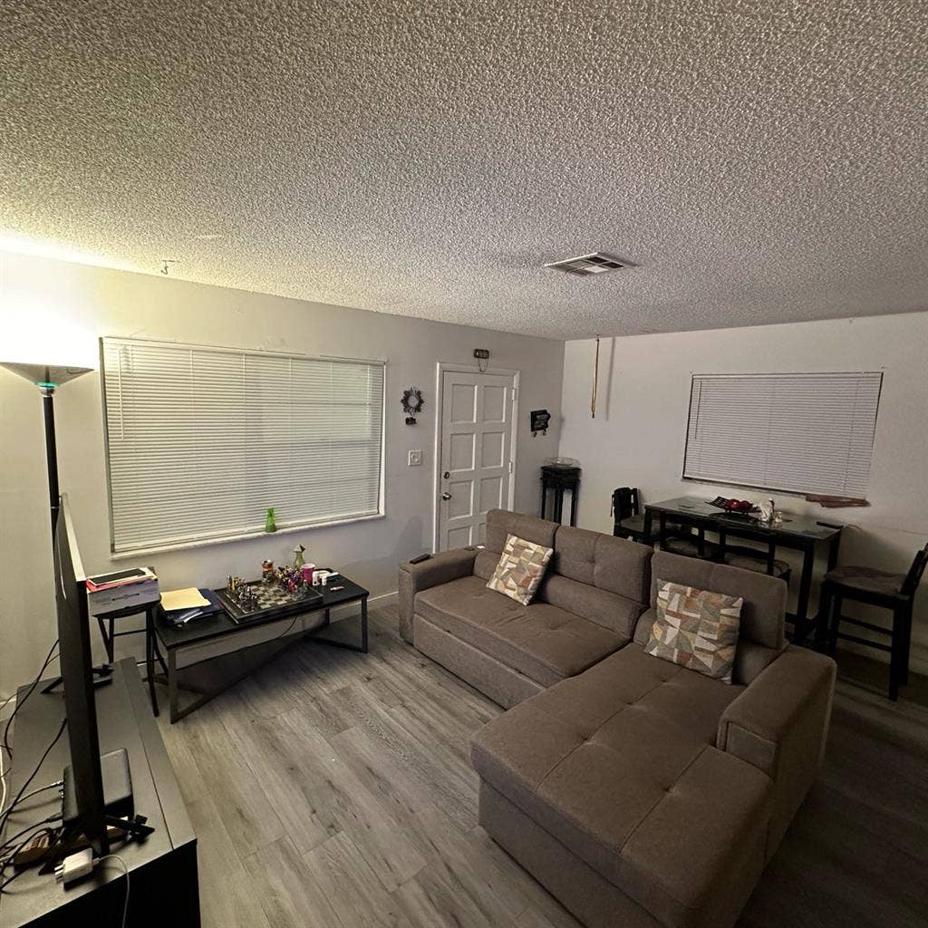 Room in Oakland park