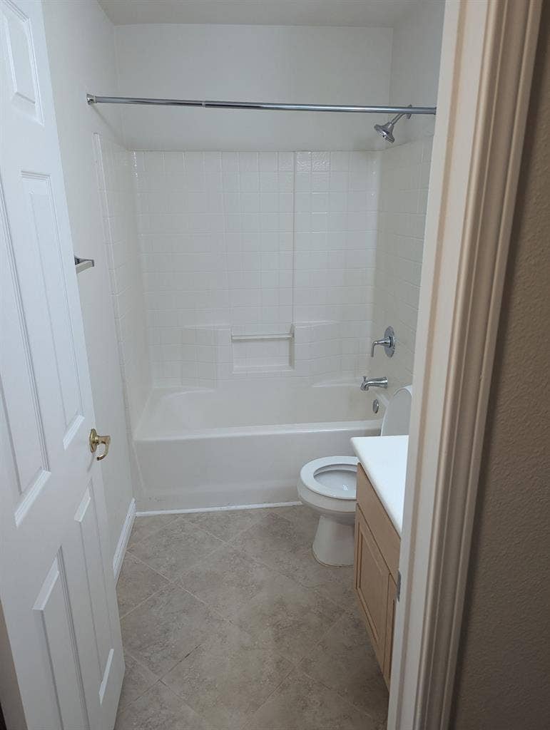 Single room with private bathroom