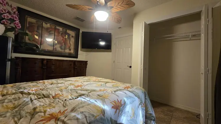 Very nice room for FEMALE ONLY