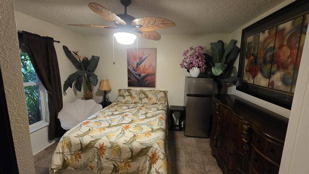 Very nice room for FEMALE ONLY