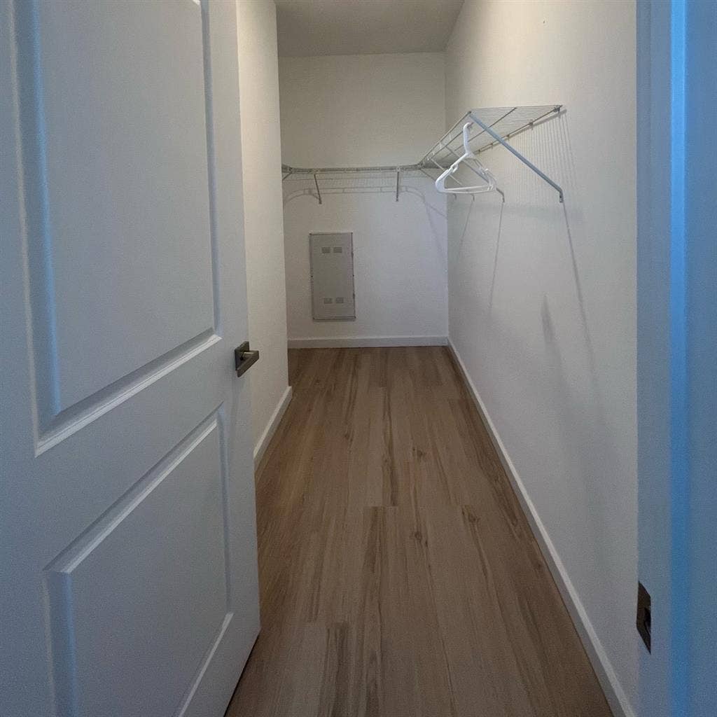 Looking for roomate to split rent