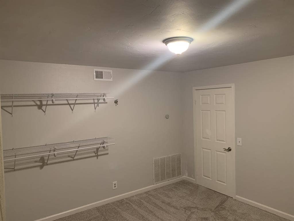 Large Room for Rent in MiraCosta