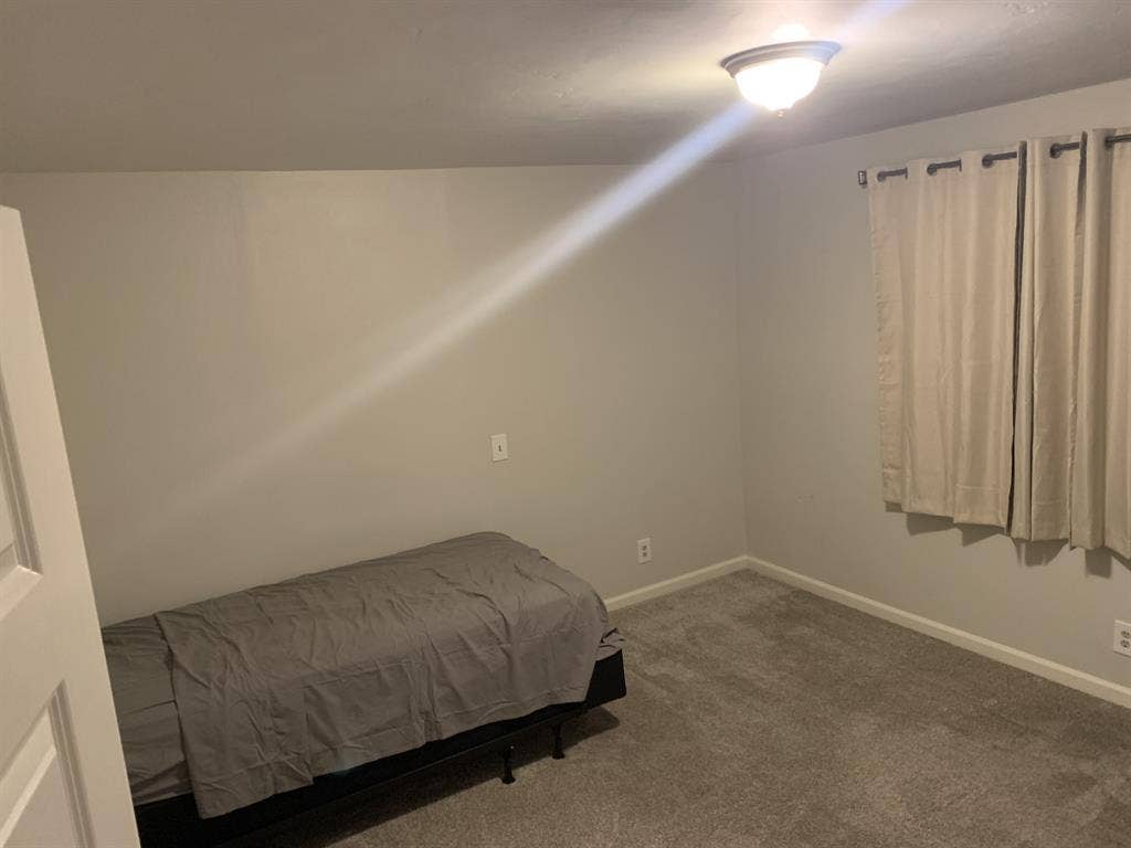 Large Room for Rent in MiraCosta