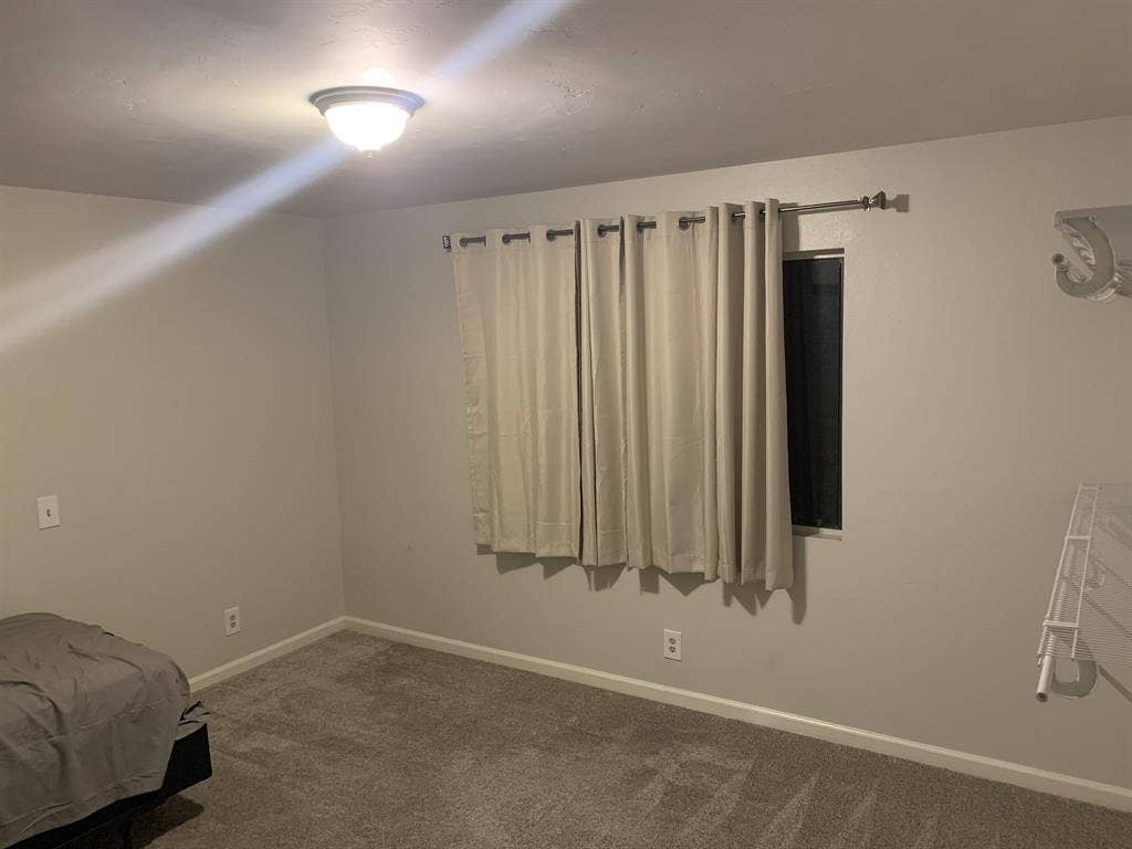 Large Room for Rent in MiraCosta