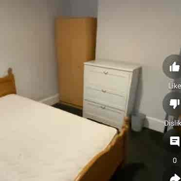 Double room available in fawcett!