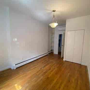 Cozy large room in Crown Heights