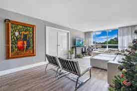 Bal Harbour large condo, very quiet