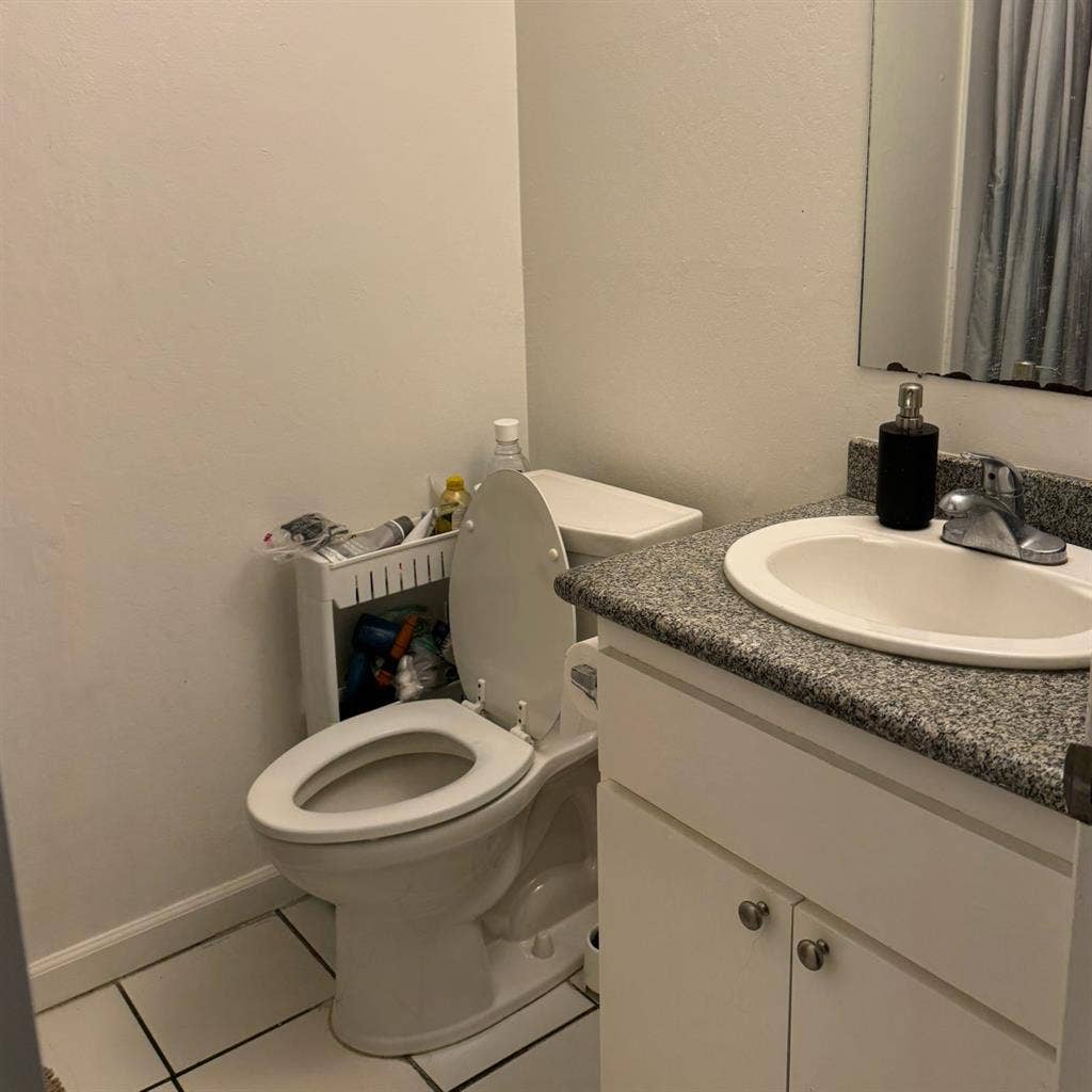 Looking for roommate!