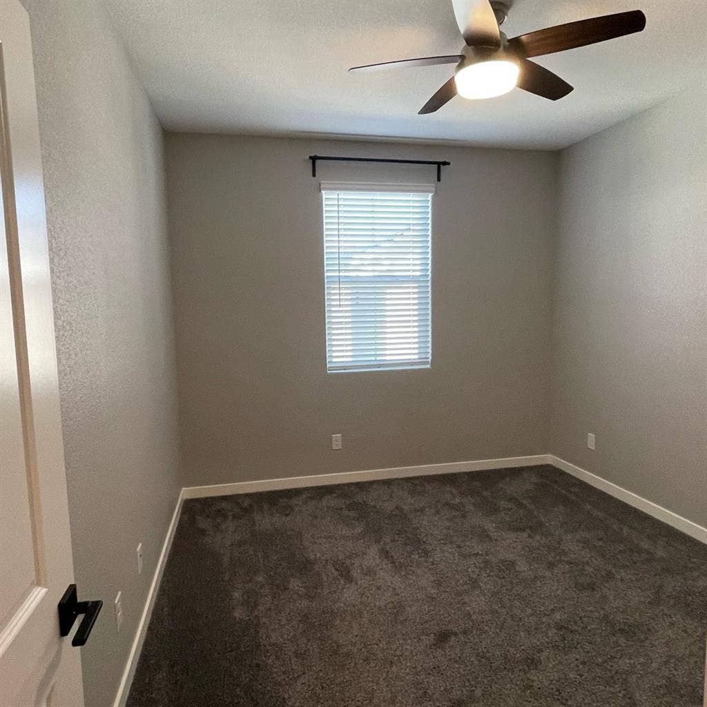 Looking for 1 Roommate in West Sac!