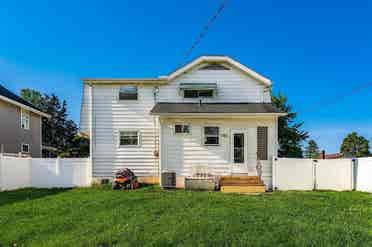 Quiet Duplex  minutes from OSU