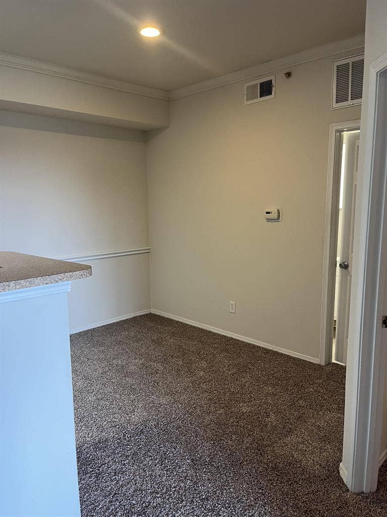 apartment available in Austin