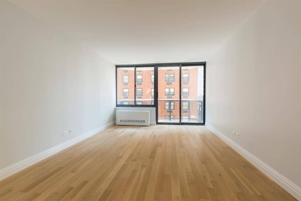 ✨Spacious room availabe in Midtown✨