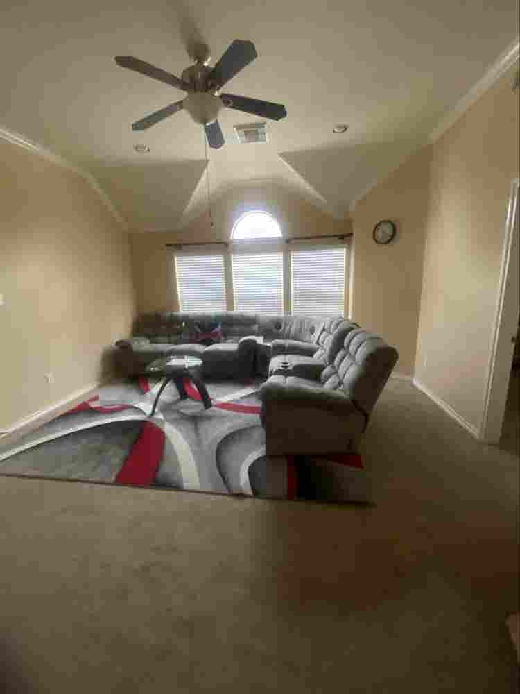 Huge rooms for rent!!!