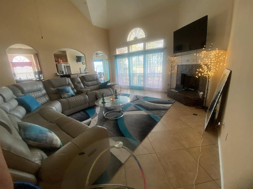 Huge rooms for rent!!!