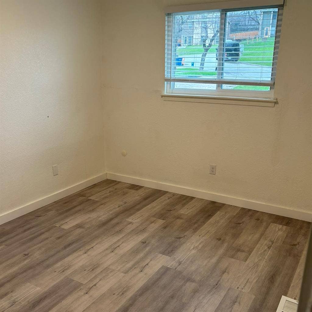 Looking for Roommate NE ATX