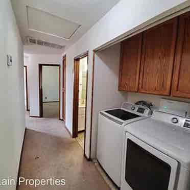 Privatebathroom,master bedroom