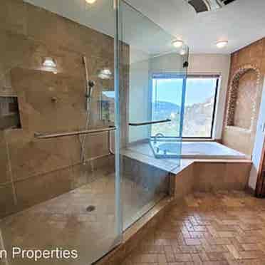 Privatebathroom,master bedroom