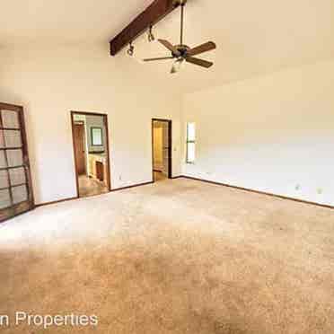 Privatebathroom,master bedroom