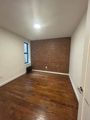 Looking for a roommate