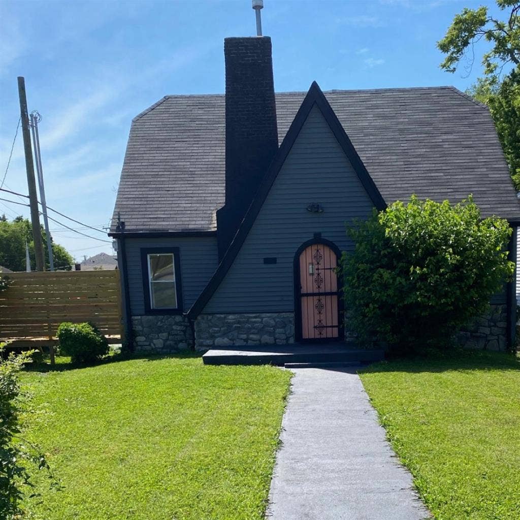 Room for rent in East Nashvillee