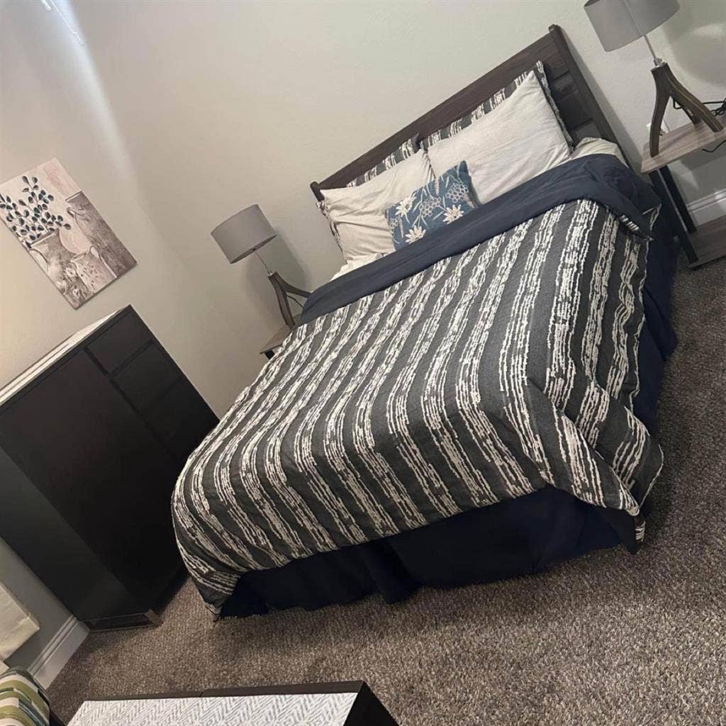 Looking for female roommate