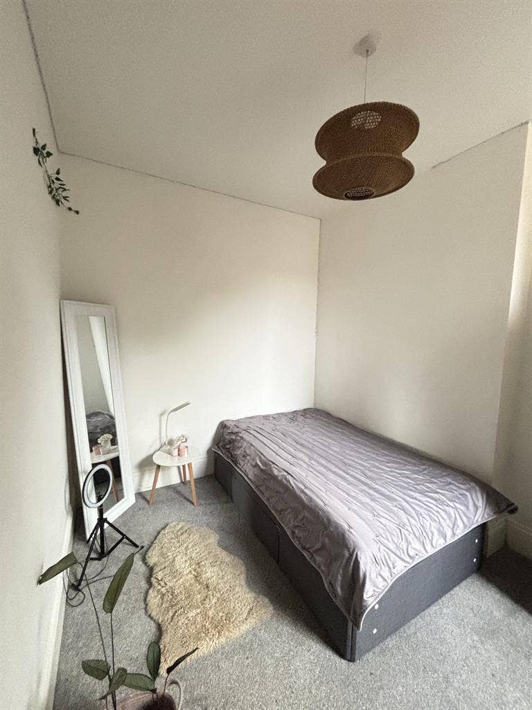 Double room / Female preferred