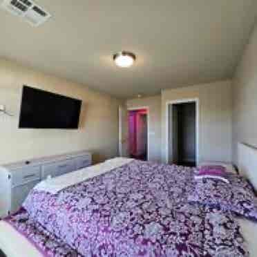 Females Room For Rent in Henderson