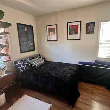 Cozy room for rent in Hollywood