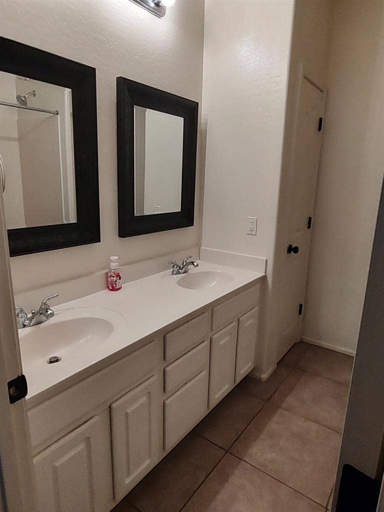 ROOM for RENT in Safe Quiet Gilbert