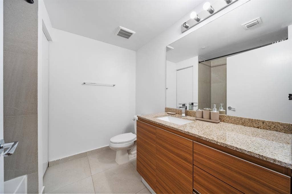 Downtown Room with own Bathroom