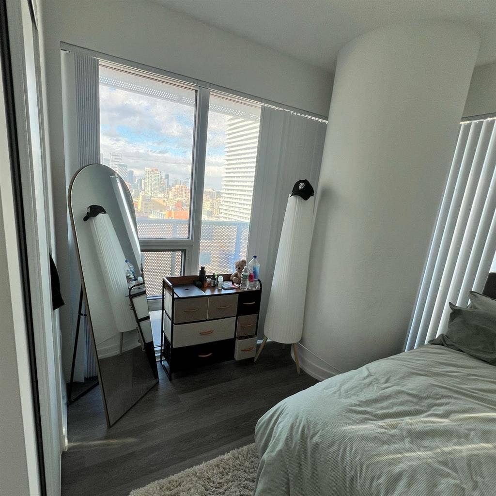 ROOM FOR RENT DOWNTOWN TORONTO