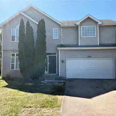 Beautiful 4 bedroom home in Aurora!