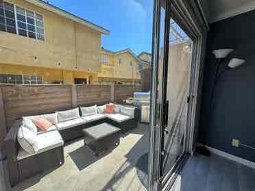 ROOM FOR RENT REMODELED TOWNHOUSE