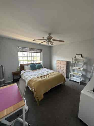 ROOM FOR RENT REMODELED TOWNHOUSE