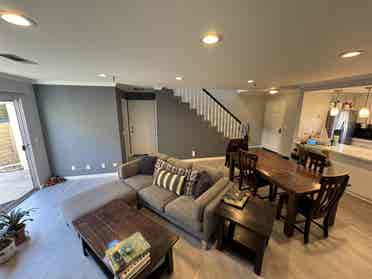 ROOM FOR RENT REMODELED TOWNHOUSE