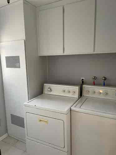 ROOM FOR RENT REMODELED TOWNHOUSE