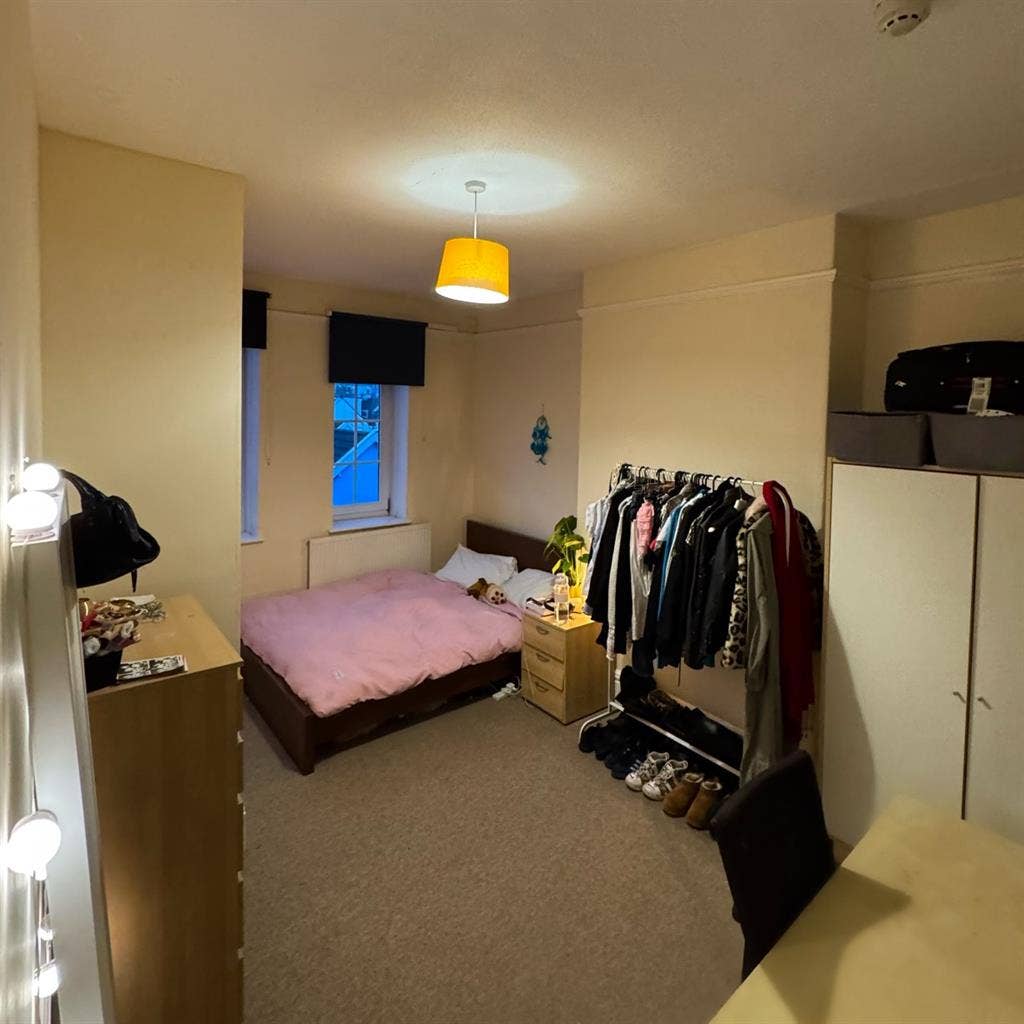 Double room in female house share