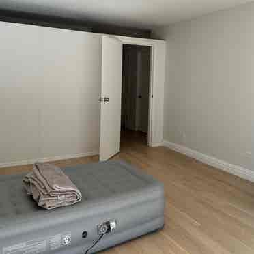 Private room in Midtown West!!