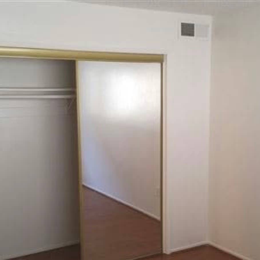 Furnished room in Hollywood.$