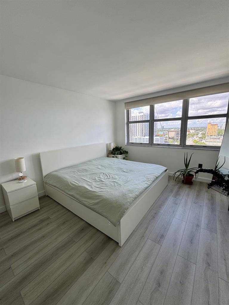 Room in 2-bedroom apartment