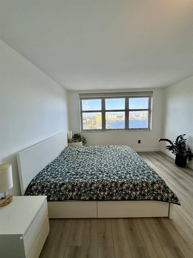 Room in 2-bedroom apartment