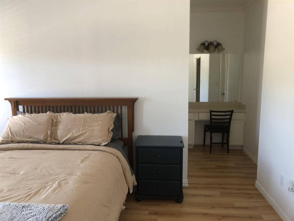 Furnished room in Plano condo