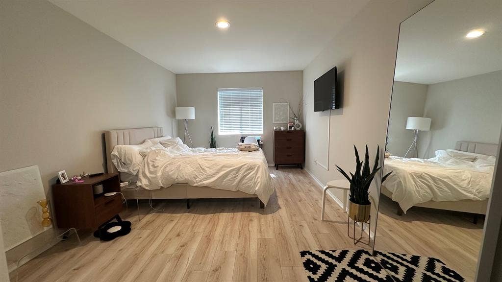 Master Bedroom For Rent