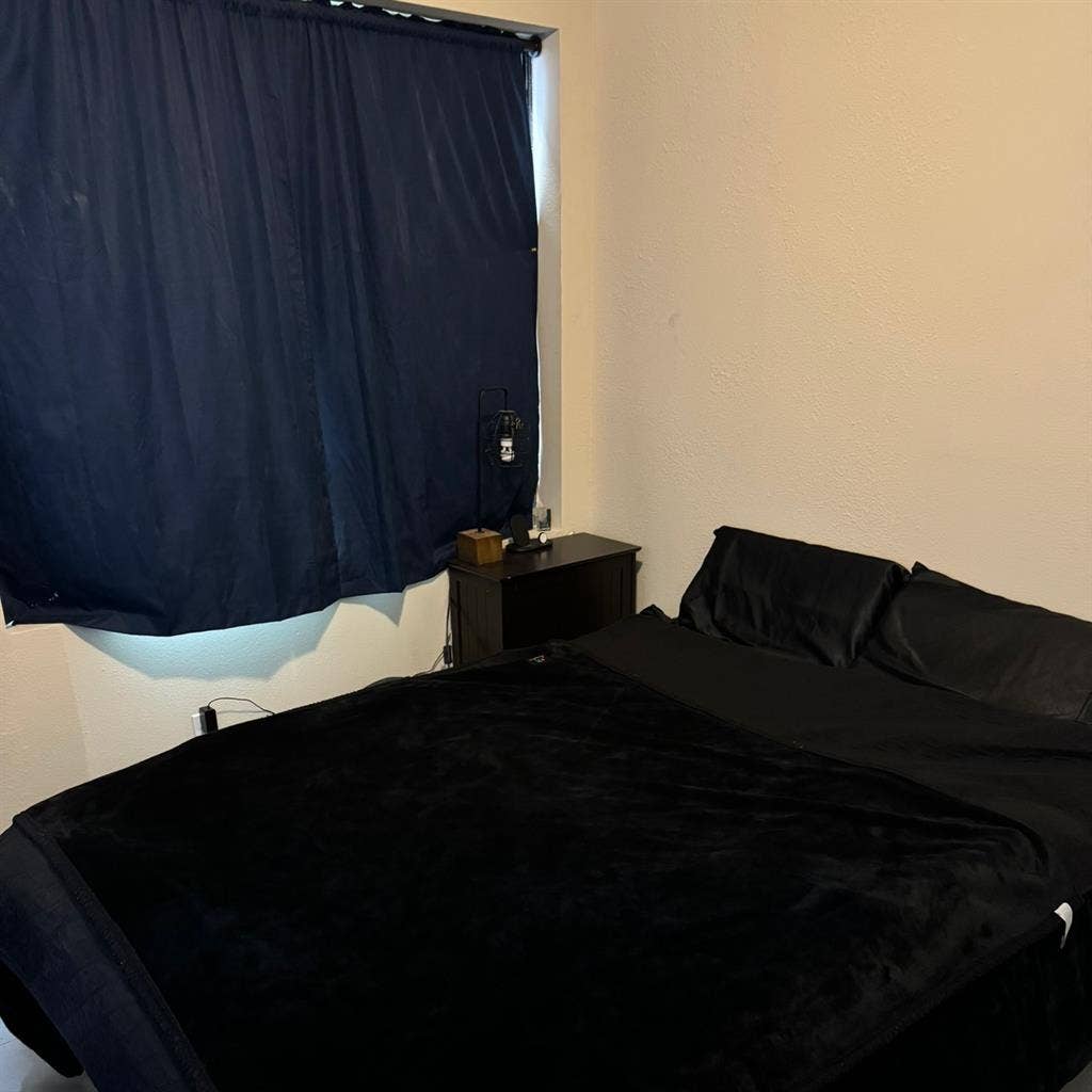 Roommate Wanted: Private bed/ bath